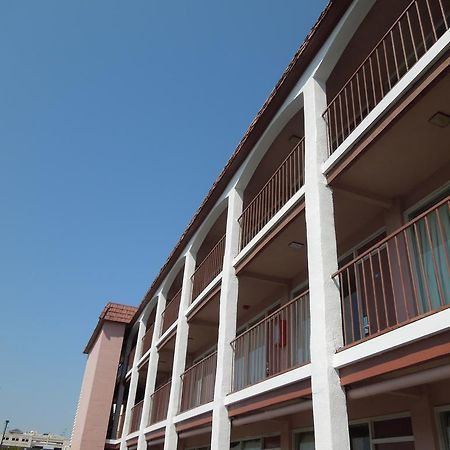 Sunshine Inn & Suites Вирджиния-Бич Экстерьер фото