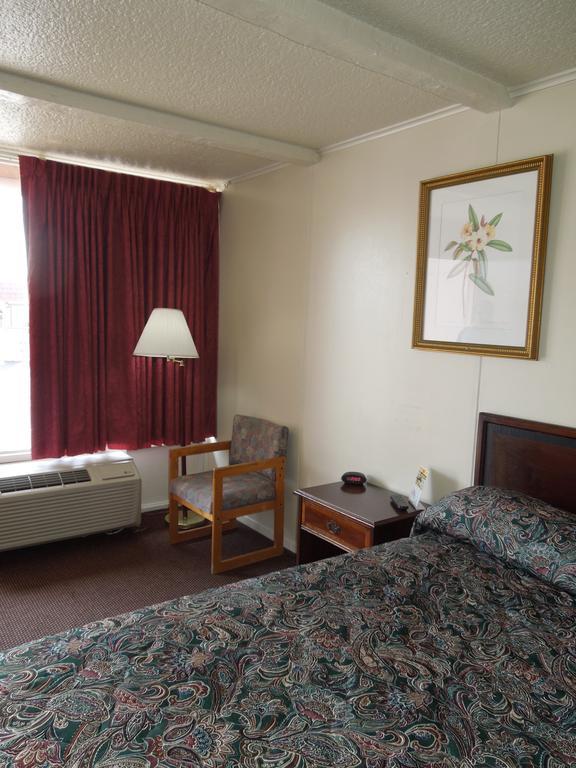 Sunshine Inn & Suites Вирджиния-Бич Экстерьер фото